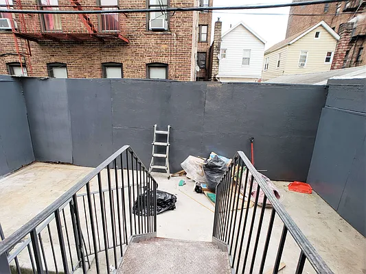 Rented by EXR | media 12