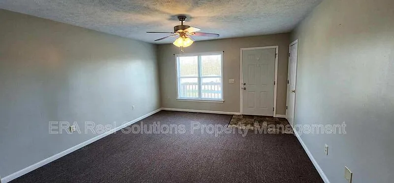 2 bed, 1.5 bath, $900 — Photo 2