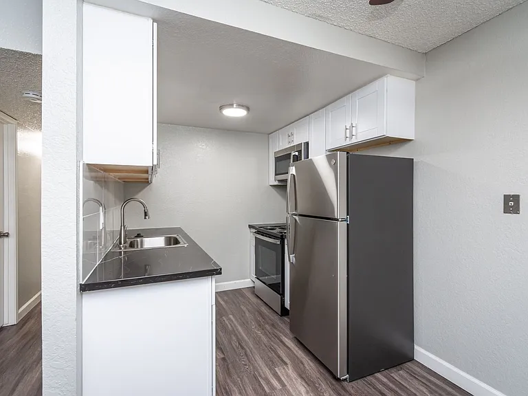 Gold Creek Apartments — Photo 35