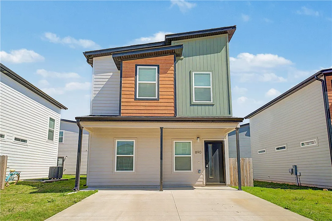 3 bed, 2.5 bath, 1250 sqft, $1,595 — Photo 1