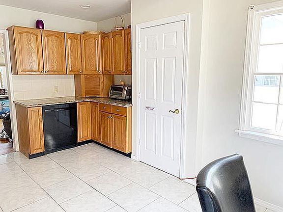 Hardwood cabinets new granit