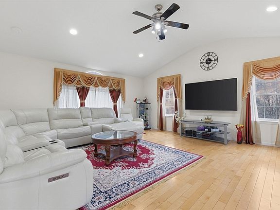 4th image of 16 Windsor Rd