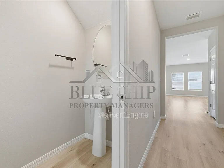 12937 Camarillo Pl — Photo 35