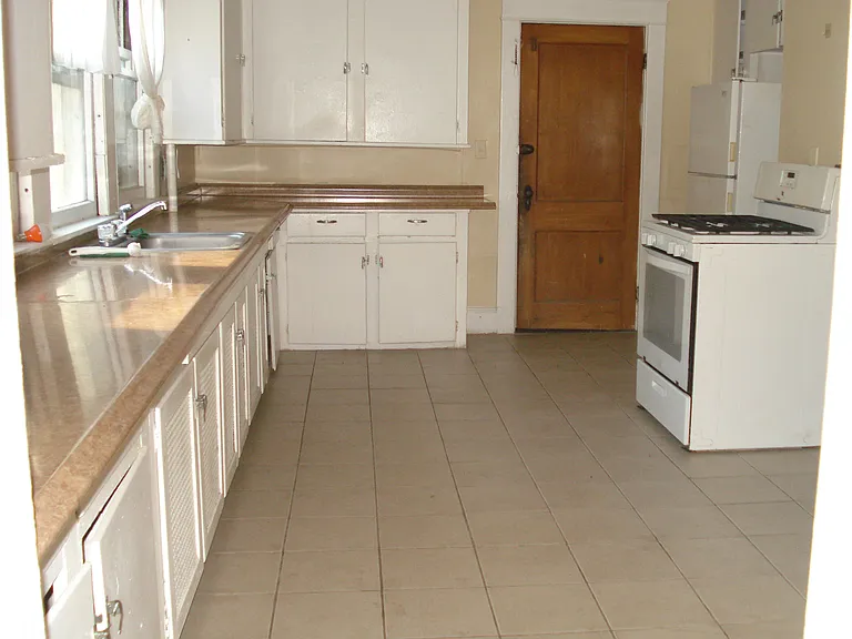 386 Ellsworth Ave — Photo 4