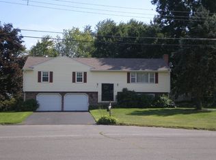 18 Apple Tree Ln, Windsor, CT 06095