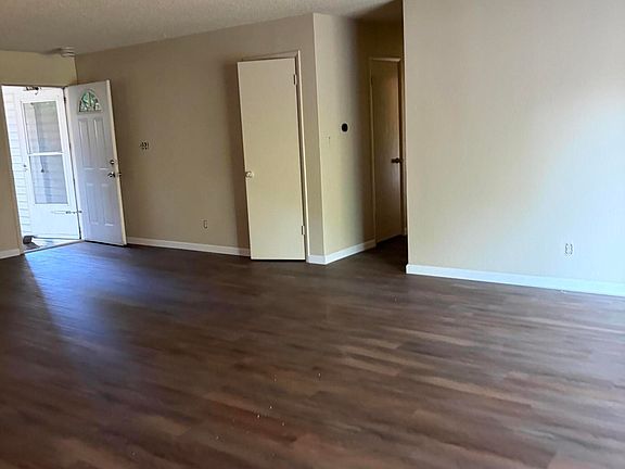 3rd image of 112 Rawhide Way