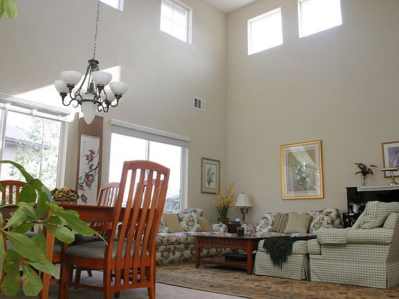 2 story ceiling in living and dining rooms