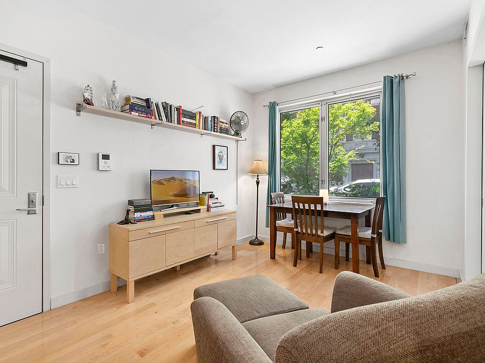 2nd image of 135 Conselyea St #1A