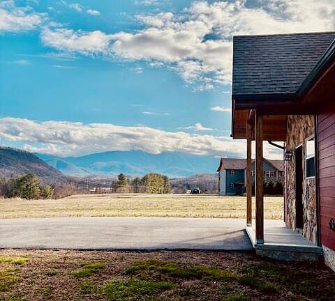 5th image of 3863 Holders Grove Rd