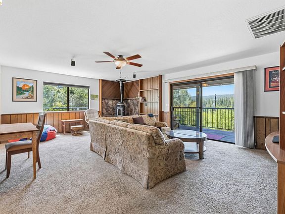 3rd image of 12701 Cresthaven Dr