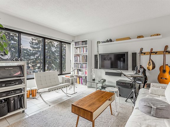 4th image of 737 Leon Ave Unit 303