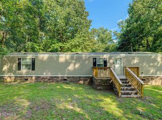 219 Crooked Creek Dr, Burgaw, NC 28425