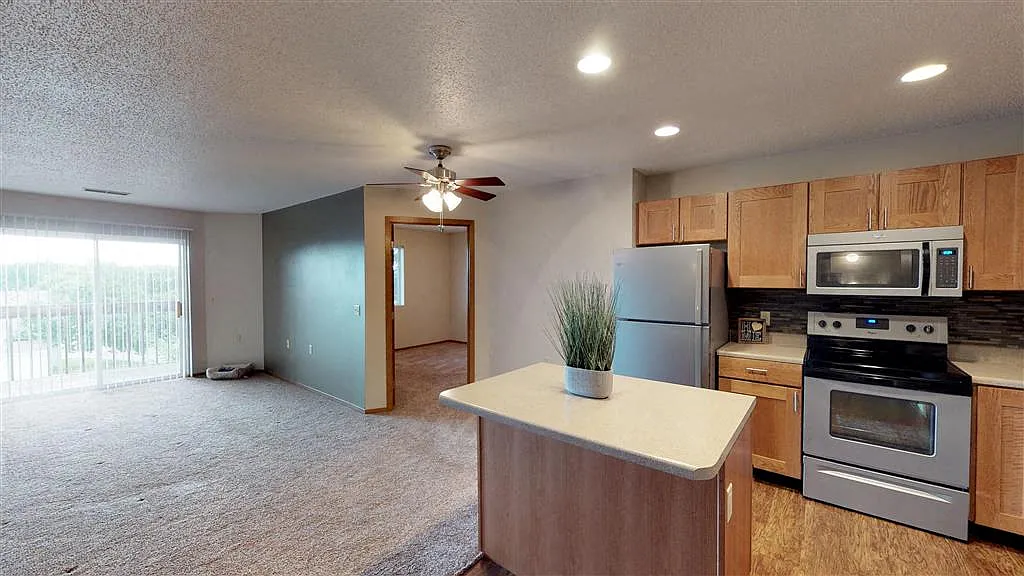 Oxbow Park Apartments — Photo 3