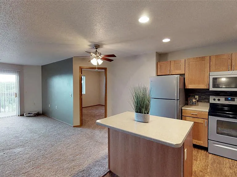 Oxbow Park Apartments — Photo 3