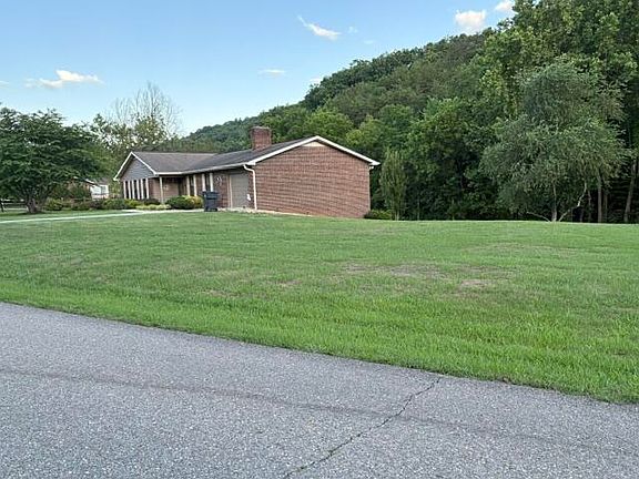 3rd image of 3499 Cherokee Dr