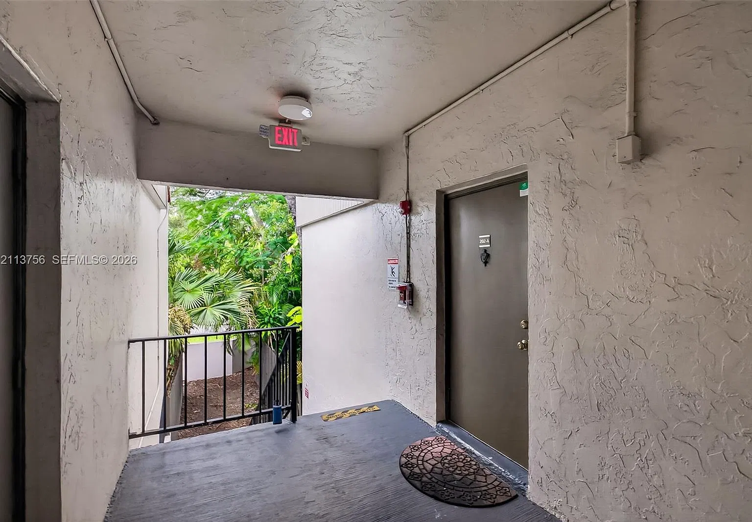 Venetian Palms Condo — Photo 2
