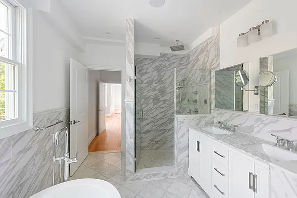 Sold by Nest Seekers International | media 6