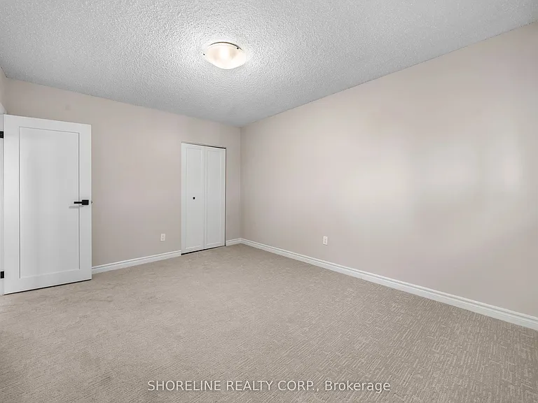 608 Raphael Ave #UPPER — Photo 20