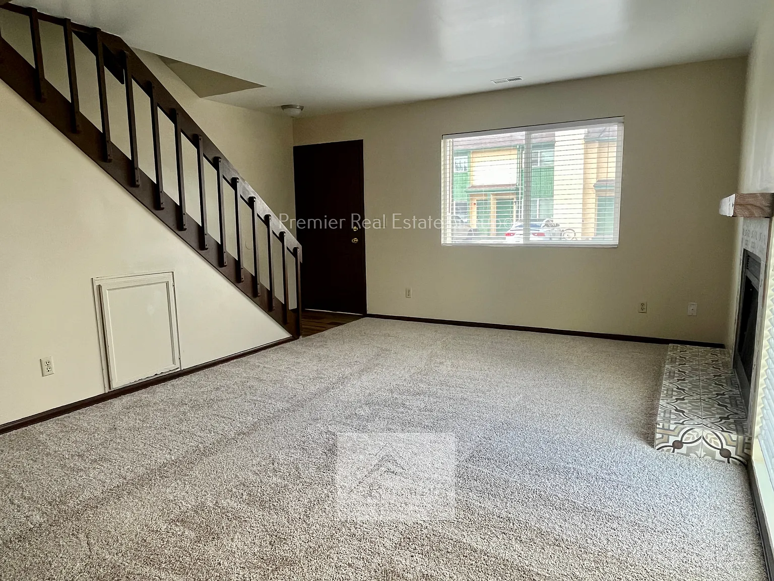 2 bed, 1.5 bath, 960 sqft, $1,385 — Photo 2