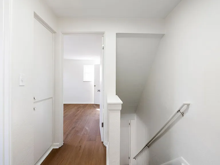 4040-4042 Halsey Pl — Photo 10