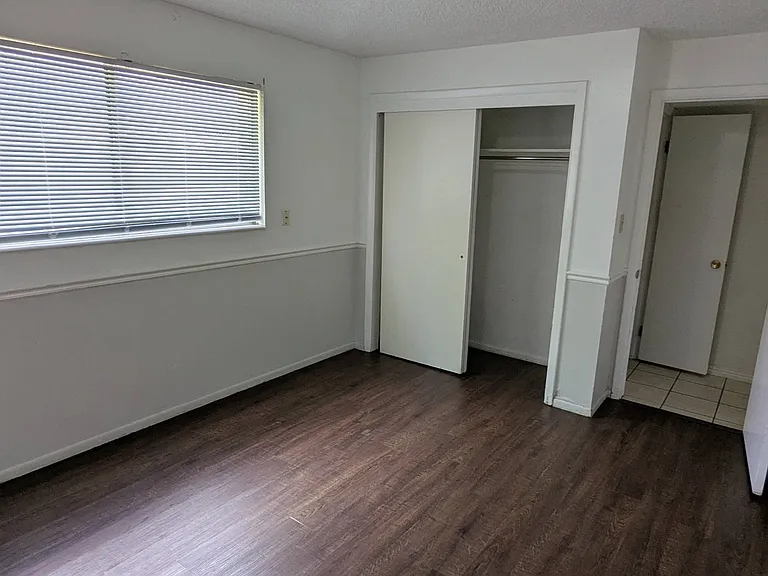727 E 800 N #4 — Photo 18