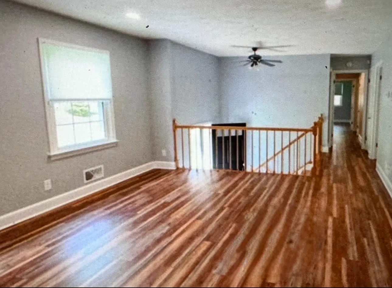 5 bed, 2700 sqft, $2,800 — Photo 2