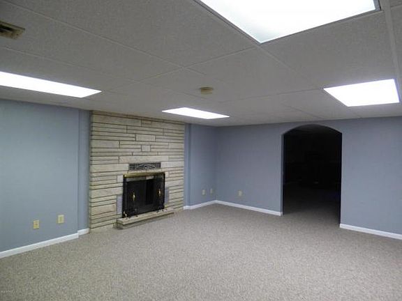 4th image of 312 Claremont St