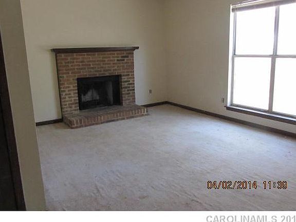 4th image of 6501 Oak Hollow Dr