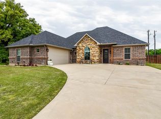 2221 Waterloo Pl, Denison, TX 75020