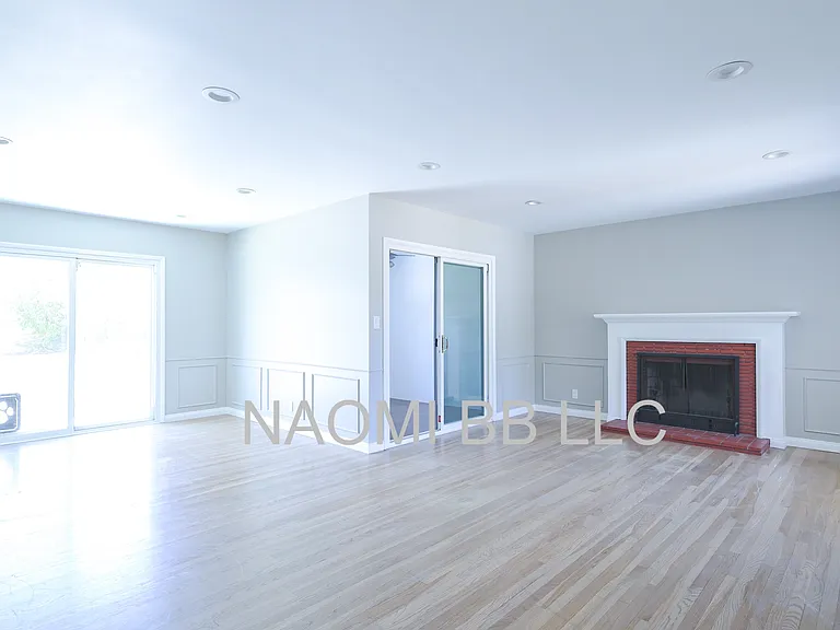 501 N Naomi St — Photo 12