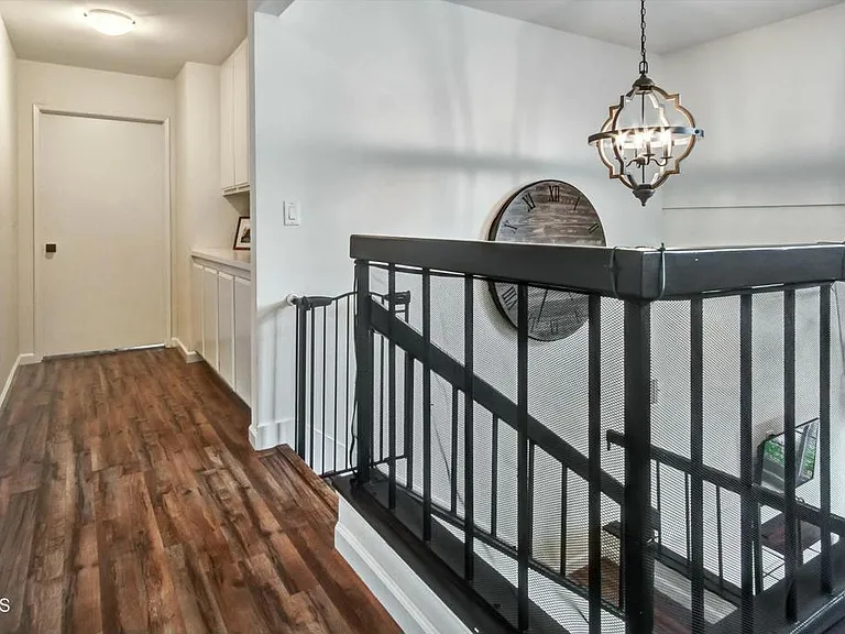 508 Village Rd — Photo 20