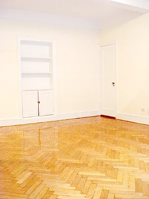 Rented by LIVING QUARTERS NY INC | media 21