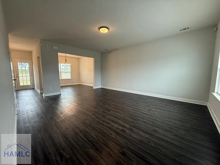 345 McClelland Loop NE — Photo 3