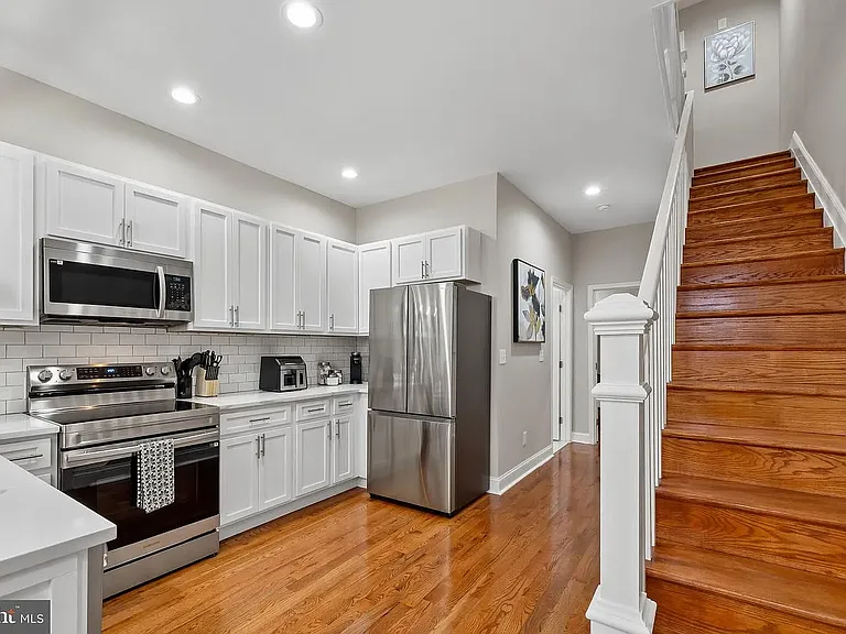 2202 E Chase St — Photo 2