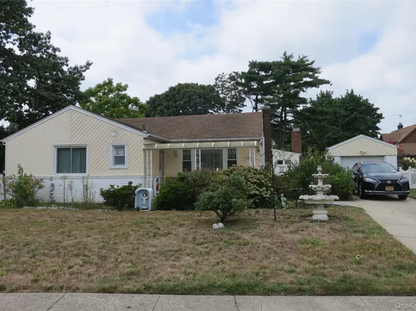 1550 Debra Place, Valley Stream, NY 11580