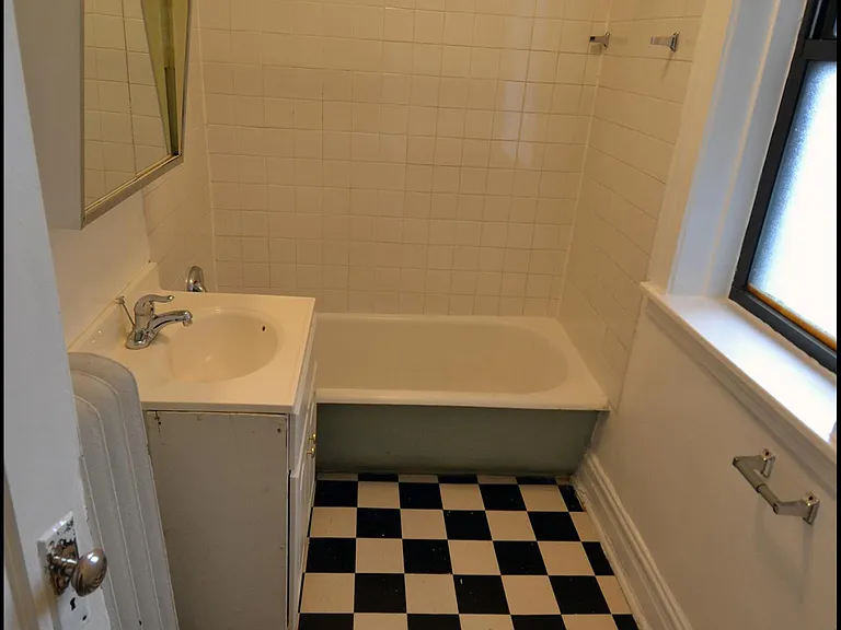 2439 W Logan Blvd #2I — Photo 4