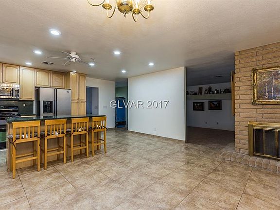 3rd image of 632 Glenwood Ln