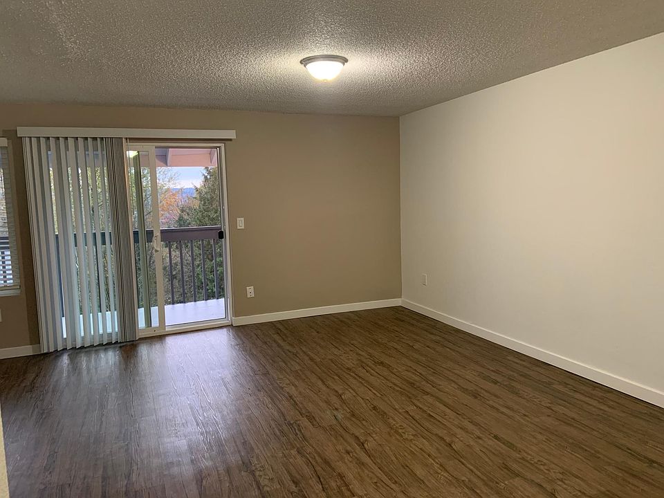 The spacious open floor plan of the living room allows you to creatively arrange the room any way you like. Great for entertaining! Enjoy beautiful sunsets and the quiet relaxing on your own balcony.