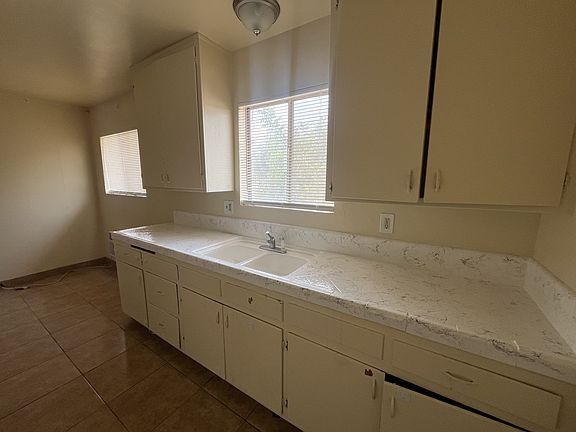 4th image of 2635 Pacific St