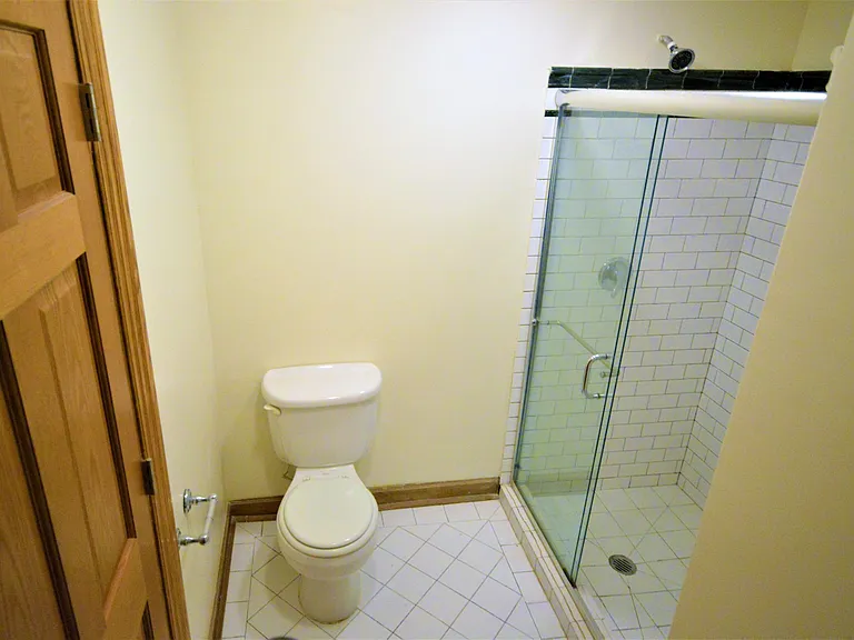 638 W Drummond Pl #G — Photo 10