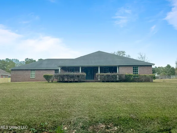 2208 Highland Dr, Gautier, MS 39553