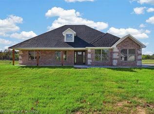 114 Rockcreek Dr, Wister, OK 74966