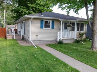 513 15th St, Silvis, IL 61282