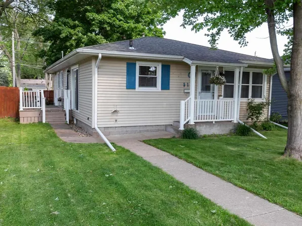 513 15th St, Silvis, IL 61282