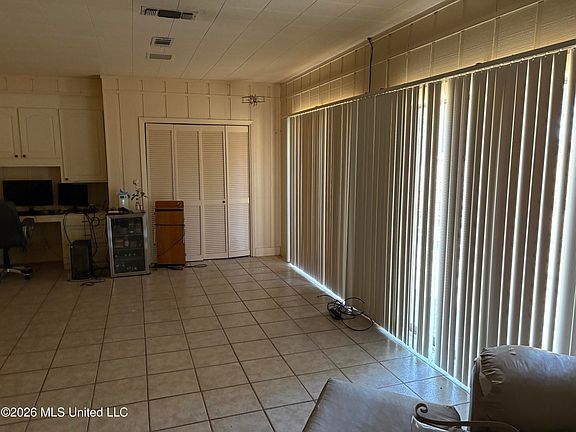 3rd image of 348 Old Magee Rd