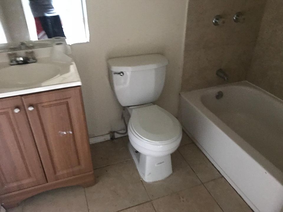 1st image of 2103 E Poinsettia Ave