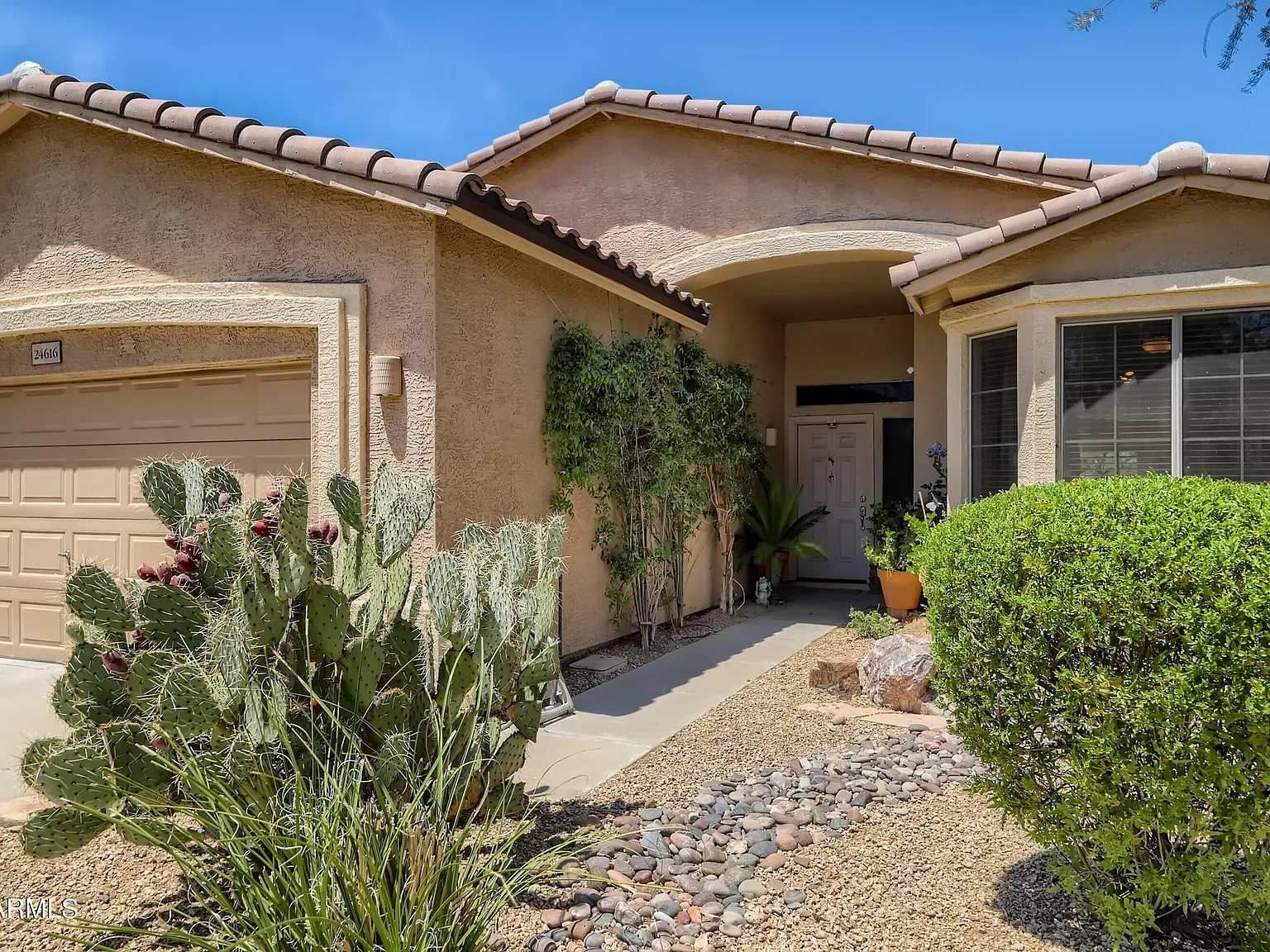 3 bed, 2.5 bath, 1898 sqft, $3,500 — Photo 2