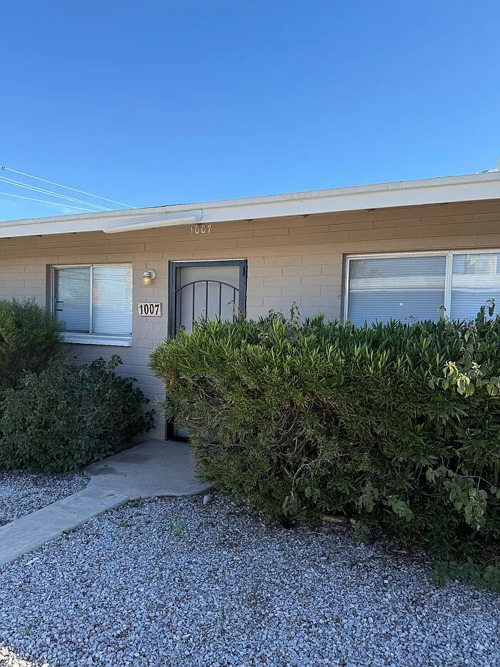 1 bed, 1.0 bath, 500 sqft, $900 — Photo 1