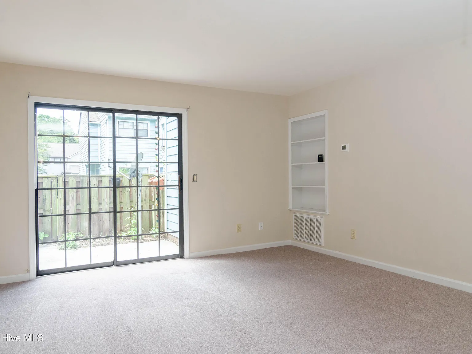 3 bed, 3.0 bath, 1424 sqft, $1,895 — Photo 4