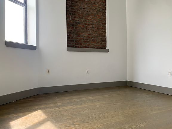 3rd image of 200 Columbia St APT 2B